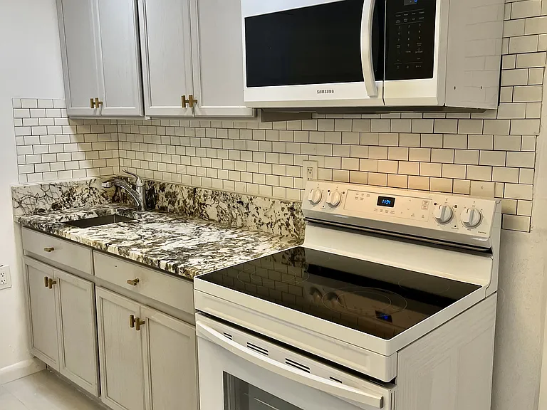 920 SW 29th Way #2/1 — Photo 3