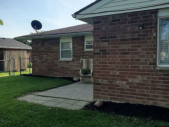 4th image of 2403 Saint Andrews Dr