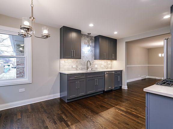 5th image of 4949 N Mont Clare Ave