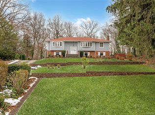 4 Danville Court, Greenlawn, NY 11740