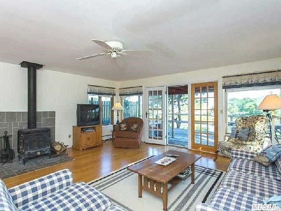 3rd image of 160 Lakeview Ter