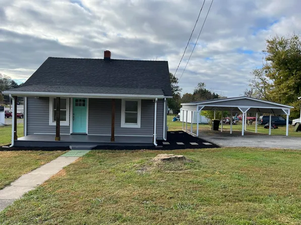 220 Circle Dr, Rocky Mount, VA 24151