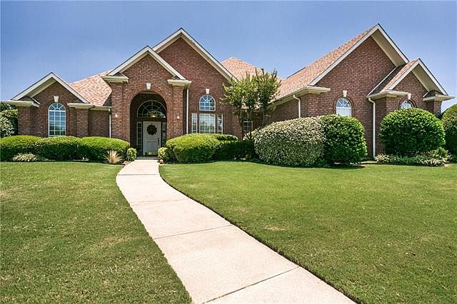 1st image of 918 Brazos Dr