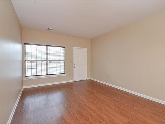 2nd image of 213 Huntington Ln