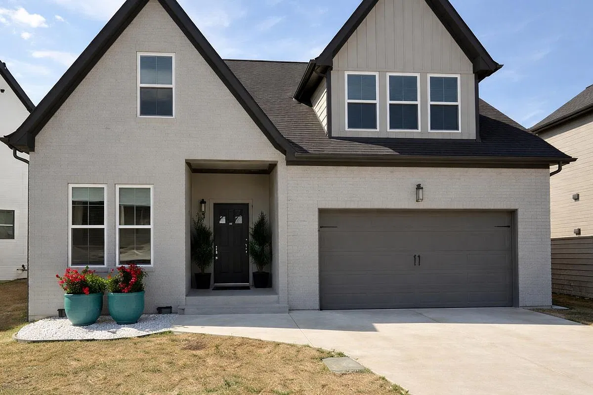 6 bed, 3.5 bath, 2745 sqft, $3,800 — Photo 1