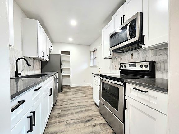 3rd image of 7832 Royal Ln APT 101