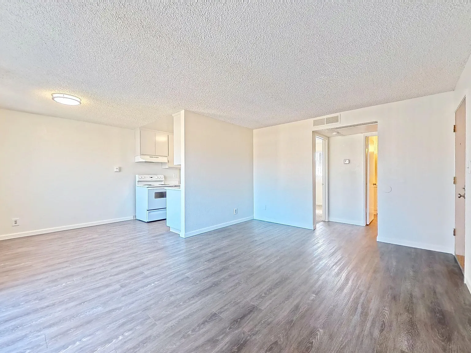 Silk Oak Apartments — Photo 4