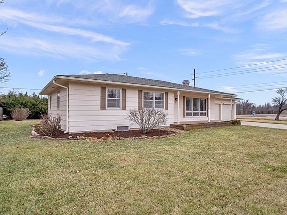 3rd image of 1 Leonard Ct