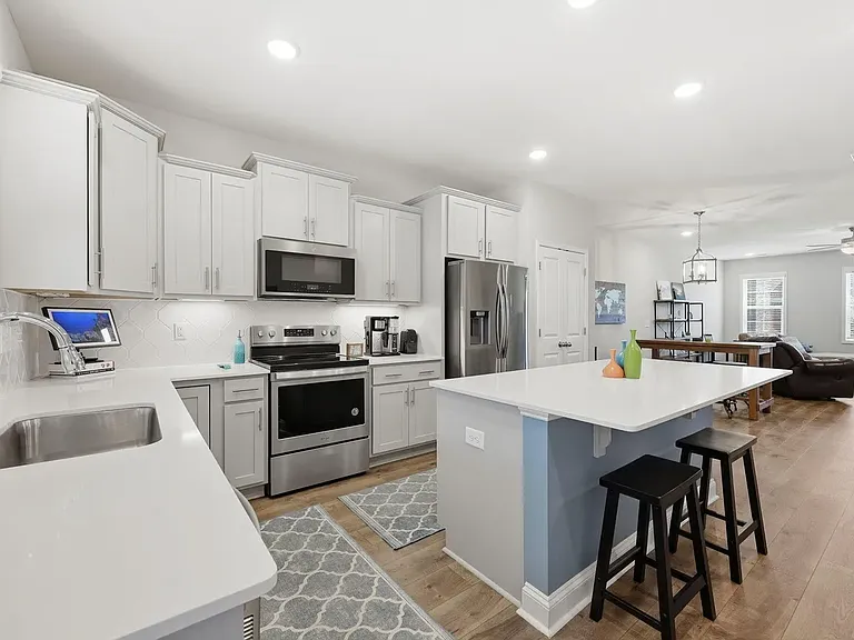 976 Gateway Commons Cir — Photo 40