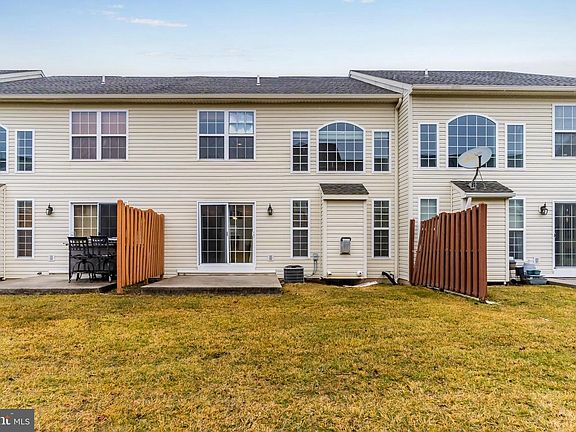3rd image of 178 Mapleton Dr