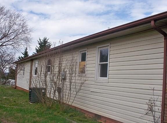 4th image of 4940 Hill Top Dr