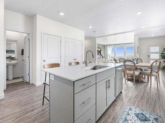 5th image of 971 W Sunspear Dr