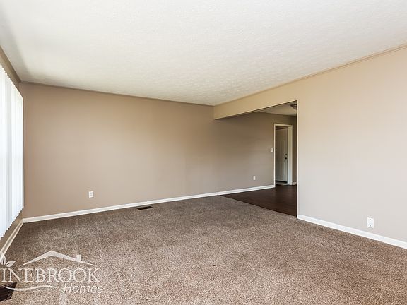 3rd image of 2406 Baywood St