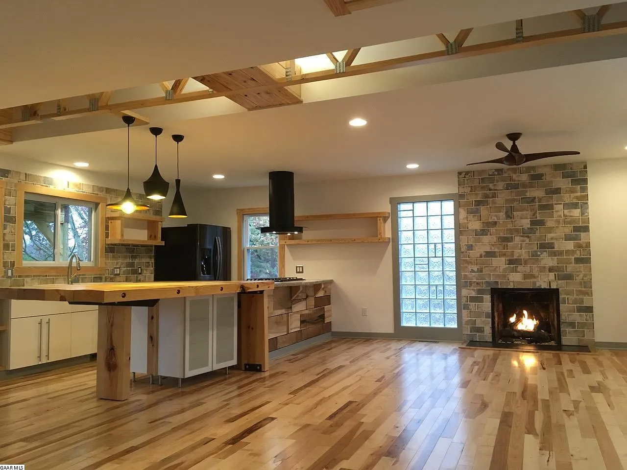 1011 Saint Charles Ave photo 1