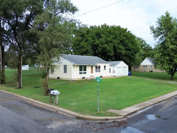 425 S Elm St, Whitewater, KS 67154