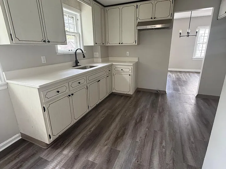 11209 Langton Ave — Photo 4