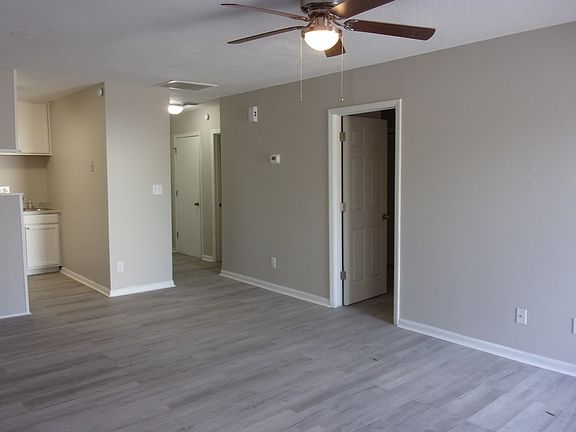 3rd image of 413 Confederate Ave S #8