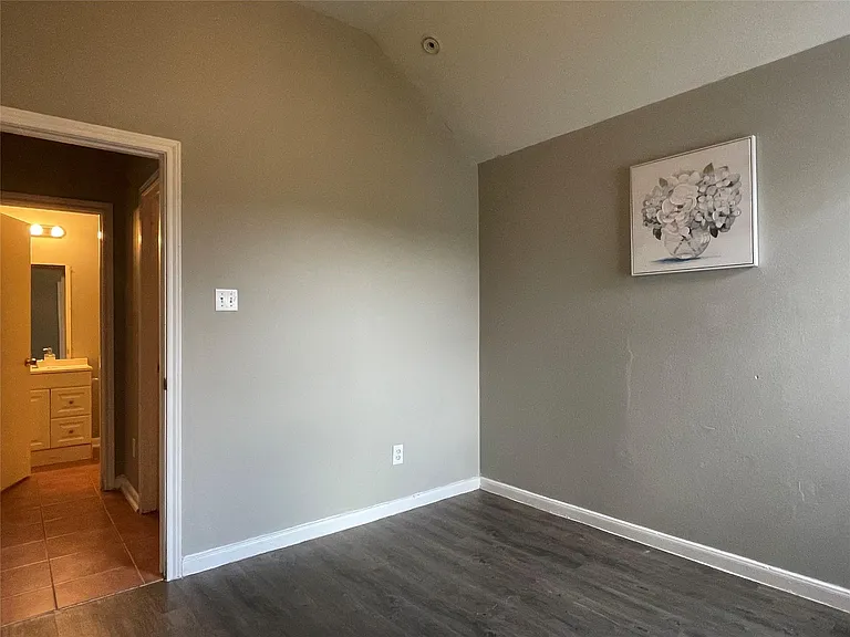 811 Forest Hillside Ln — Photo 26