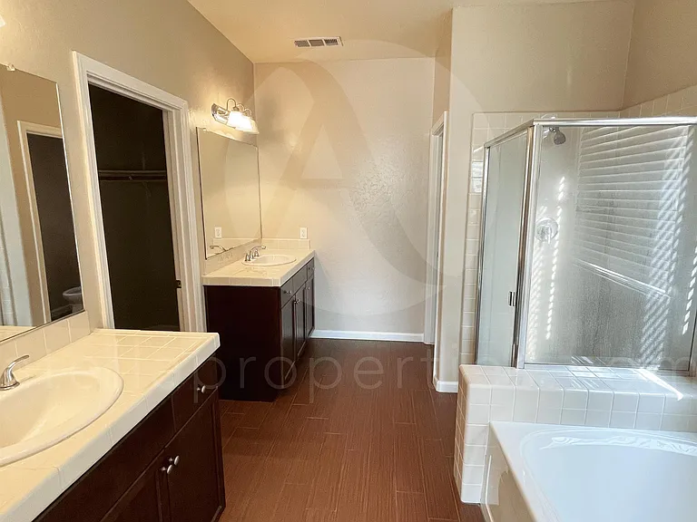2859 S Oakhurst Ct — Photo 8