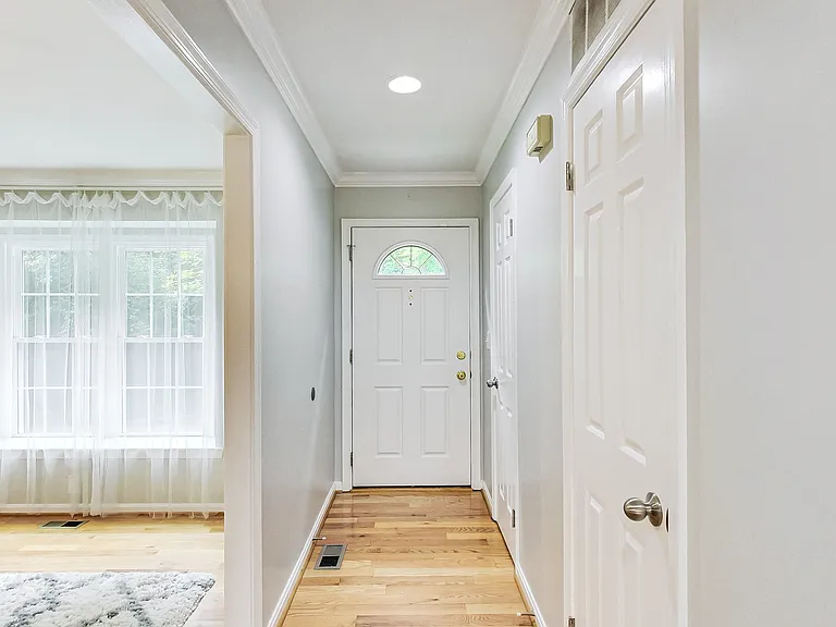 9802 Campbell Dr — Photo 6