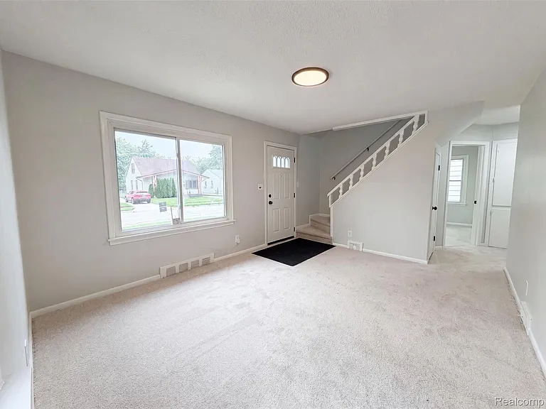11268 Maxwell Ave — Photo 6
