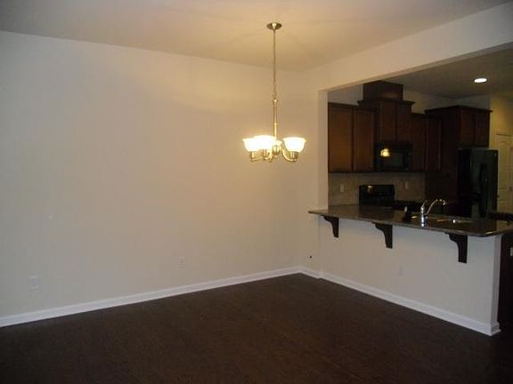 4th image of 202 Mount Evans Dr