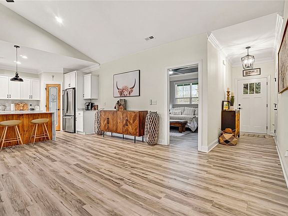 3rd image of 110 Baker Ct