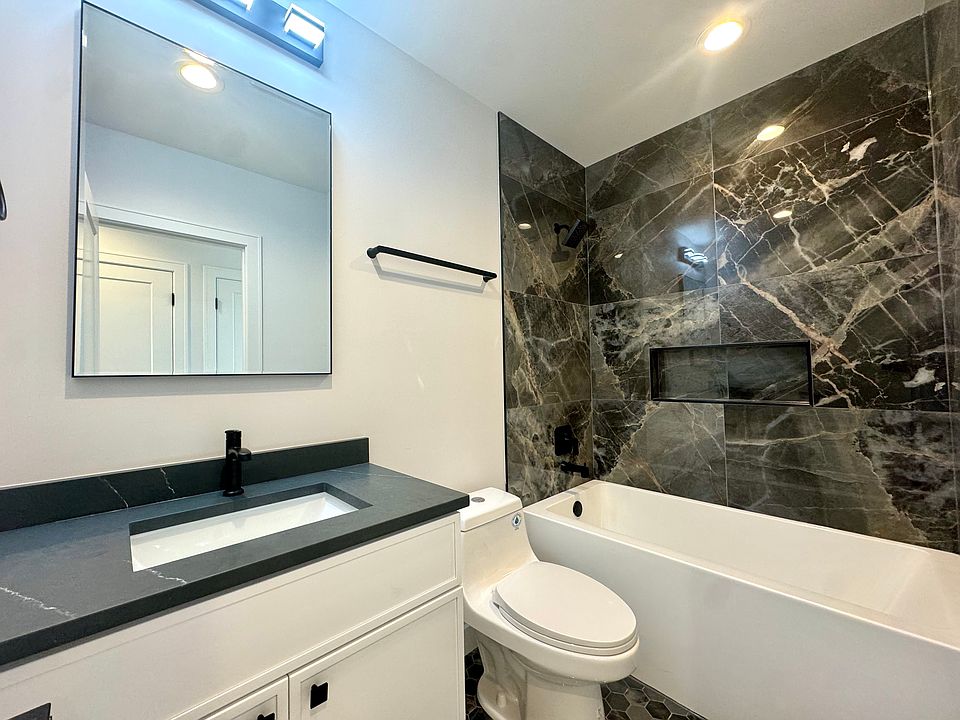 Bathroom 1 (Hallway)