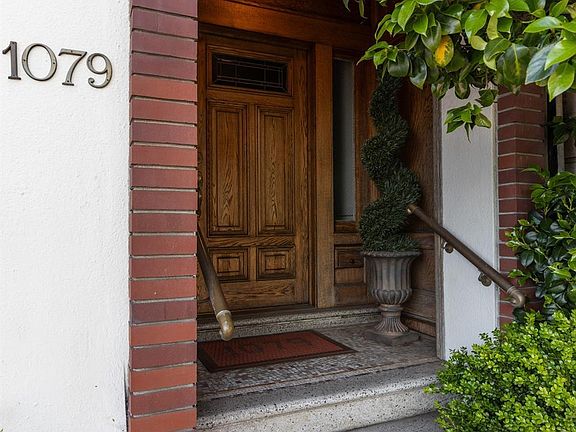4th image of 1079 Lombard St #301
