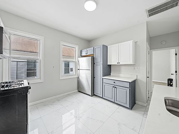 5th image of 210 W Price St #2L