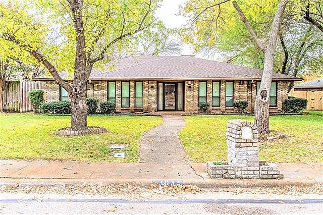 1st image of 1032 Clover Dale Ln