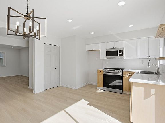 5th image of 4063 Honeysuckle St