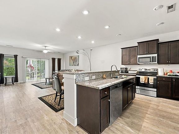 5th image of 557 Isley Pl
