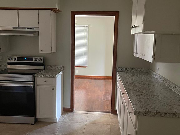 4th image of 3512 Lake St