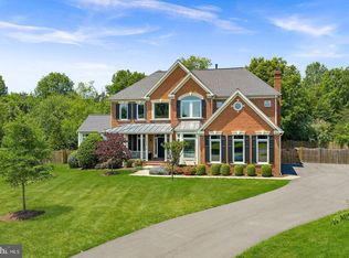 22043 Water Run Ct, Ashburn, VA 20148