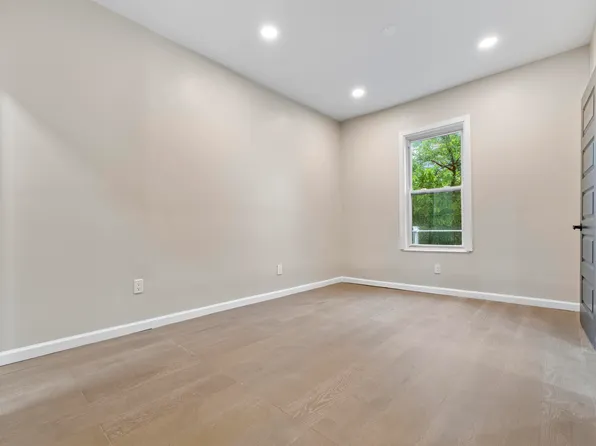 99 West 50th Street image 21 of 44