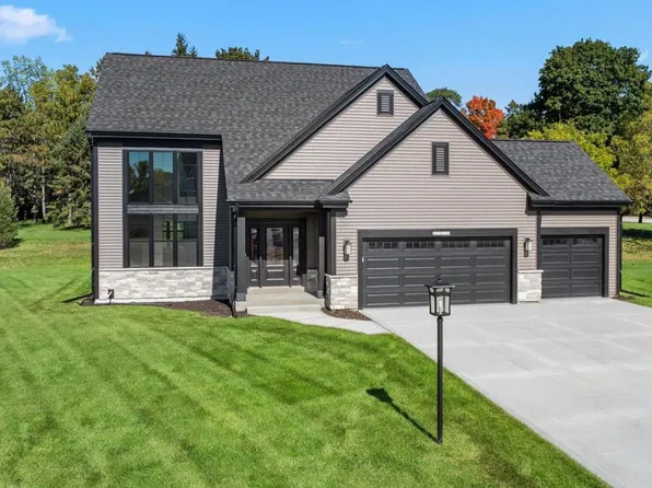 W251N2459 Valleyview CIRCLE, Pewaukee, WI 53072