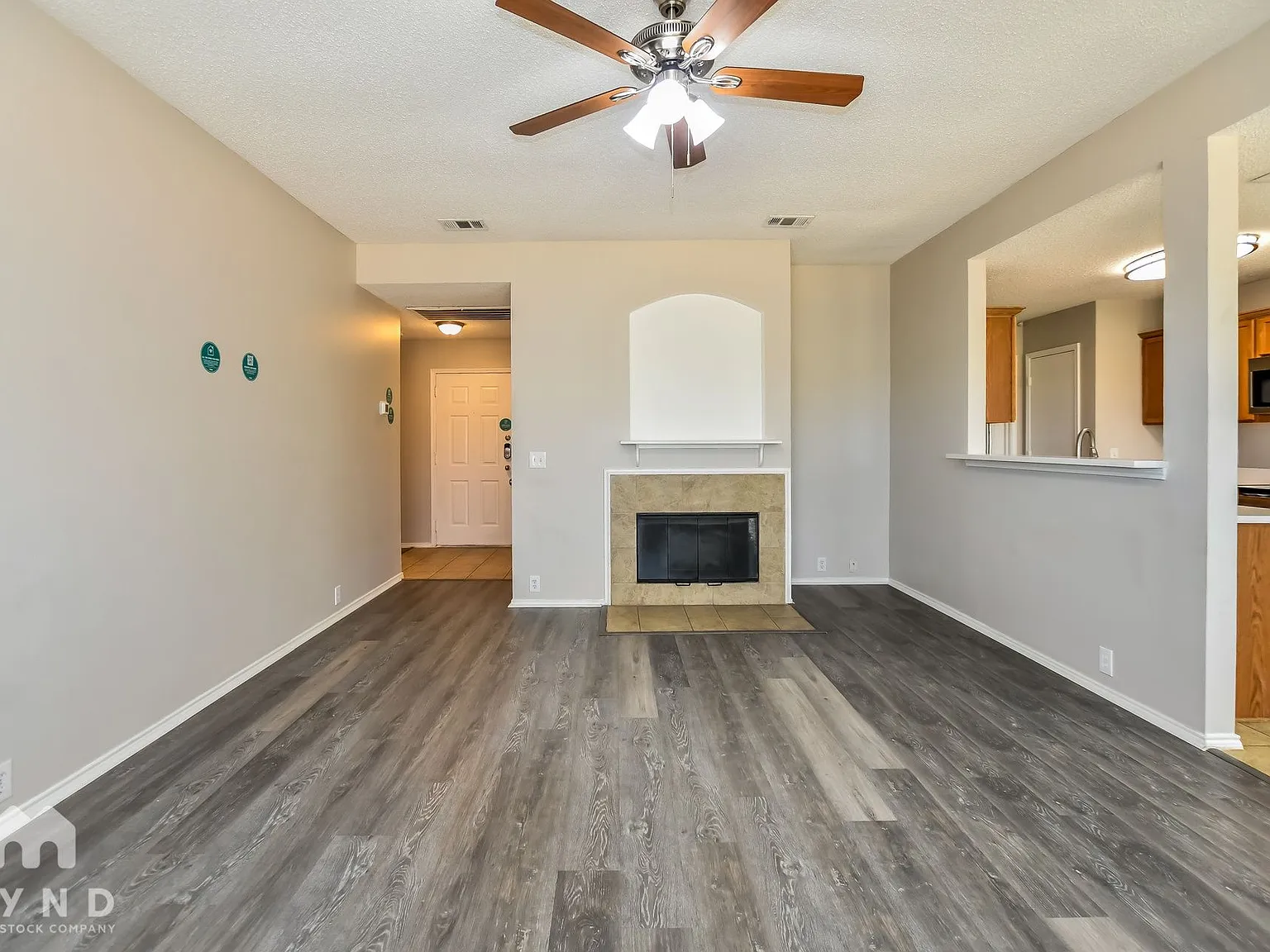 4 bed, 2.0 bath, 1451 sqft, $2,295 — Photo 4
