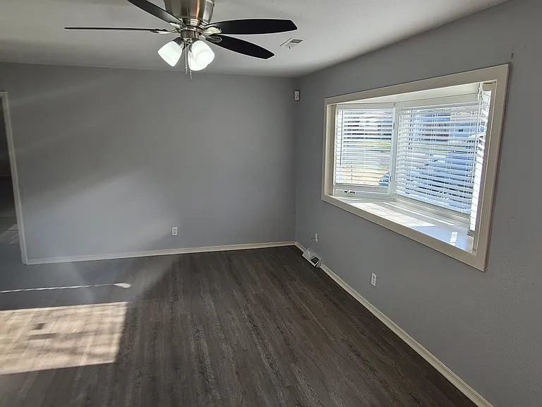 11316 Lewis Ave — Photo 3