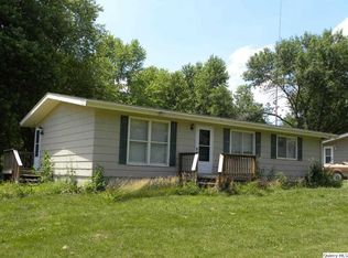 216 Columbine St, Payson, IL 62360