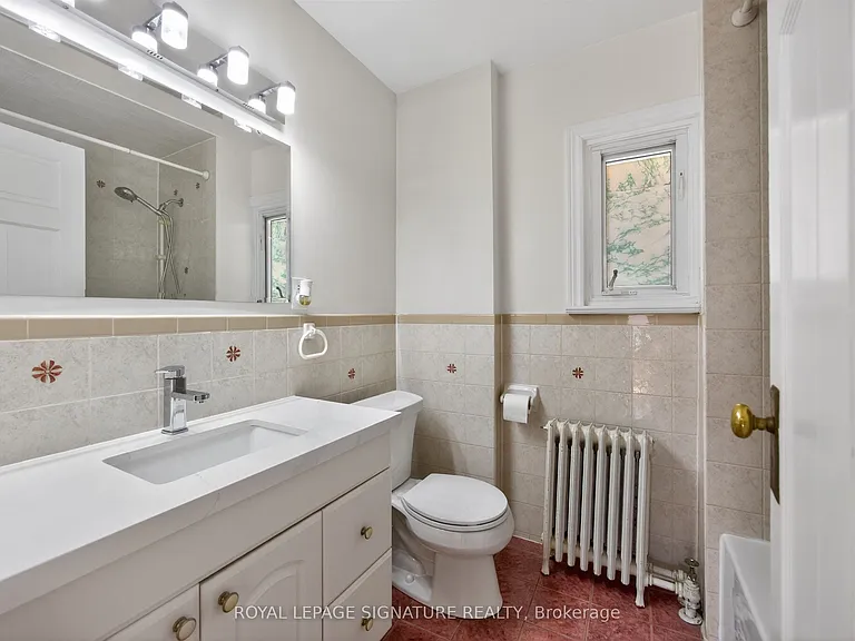 426 Armadale Ave — Photo 38