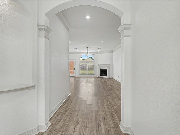 4th image of 31 Prairie Knoll Drive