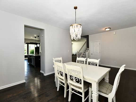 3rd image of 549 Gosford Ct