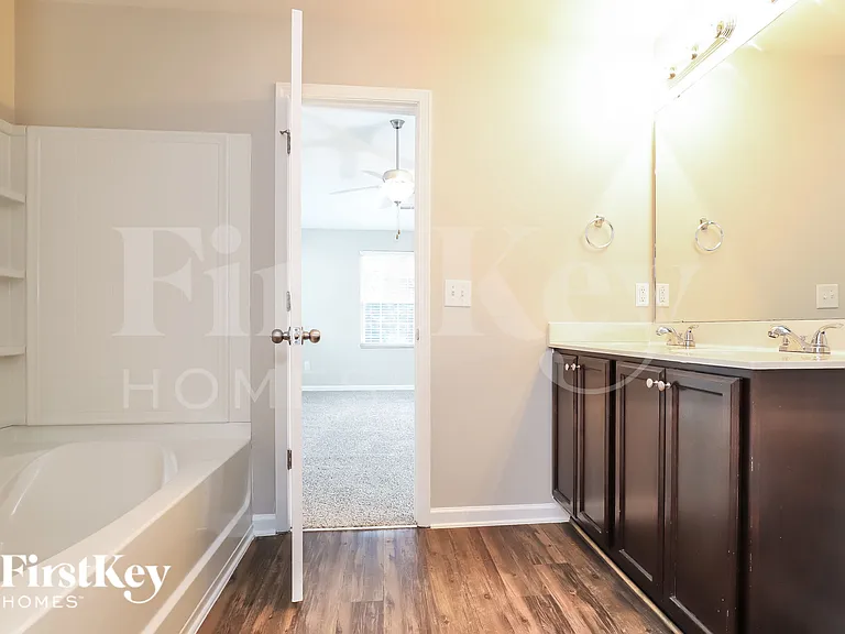 2204 Matthew Oaks Ct — Photo 9