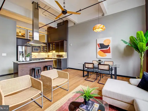1228 Arch St #2B, Philadelphia, PA 19107