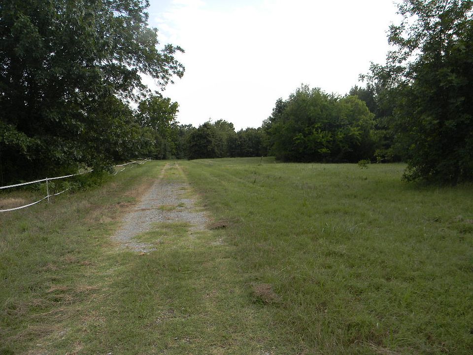 2nd image of 5440 Roadrunner Dr.
