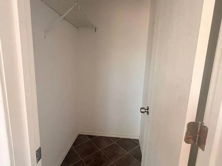 2336 Hamburg St — Photo 11