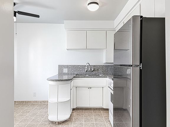 5th image of 809 Flora Dr #4