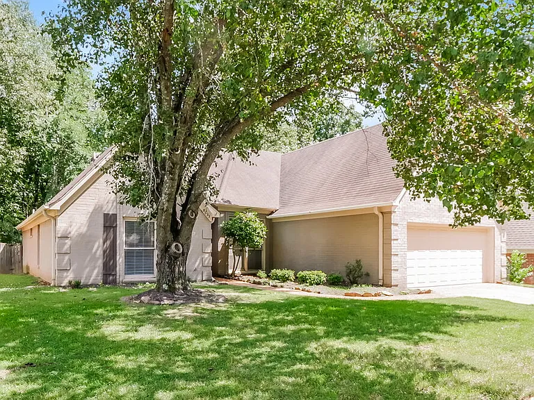 8633 Meadow Green Dr — Photo 4