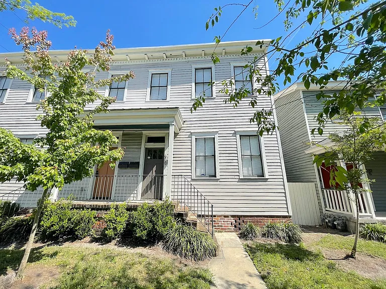 610 E Henry St — Photo 1